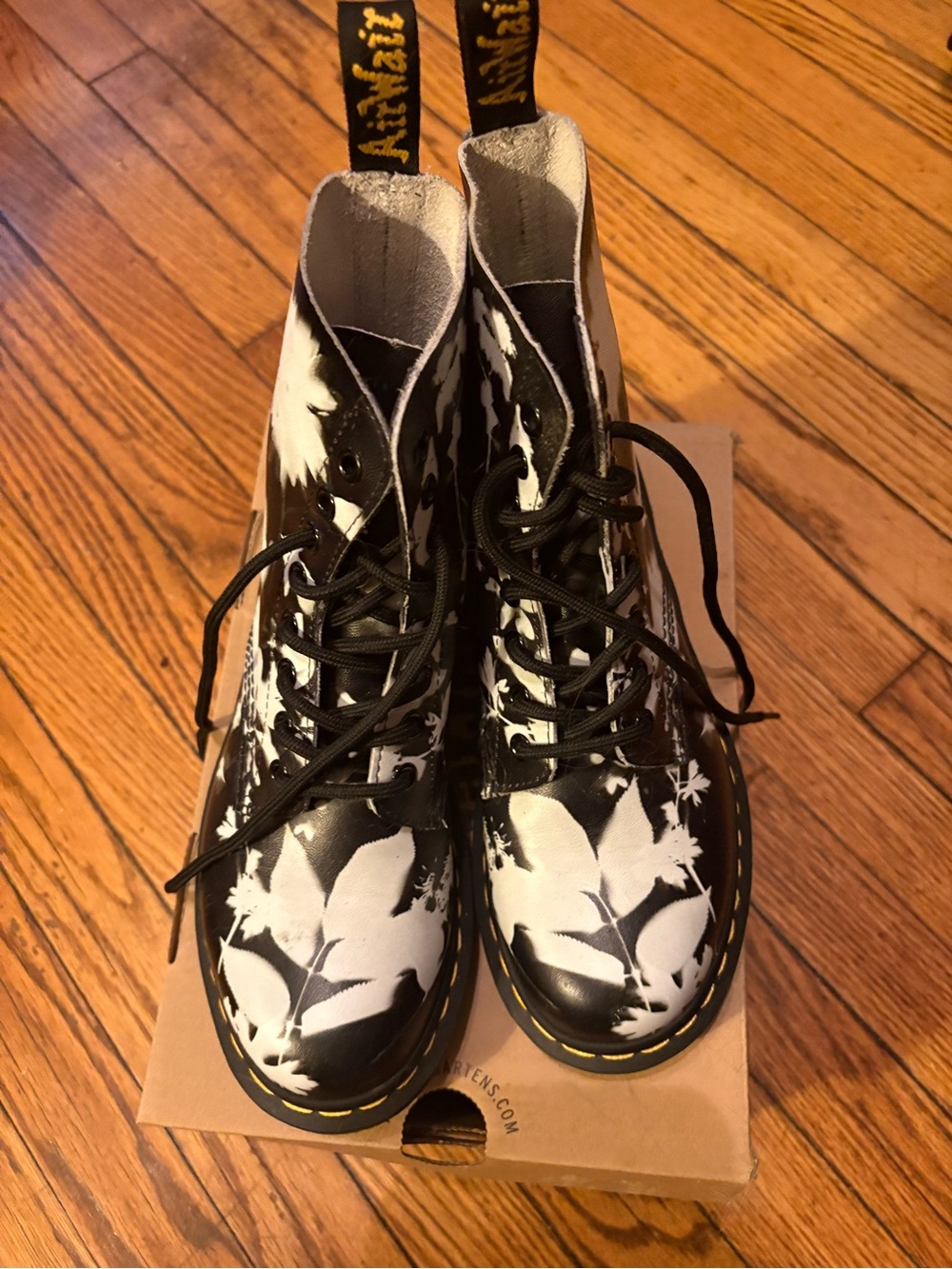 Dr. Martens (women’s 7) 1460 Pascal Phantom Floral
